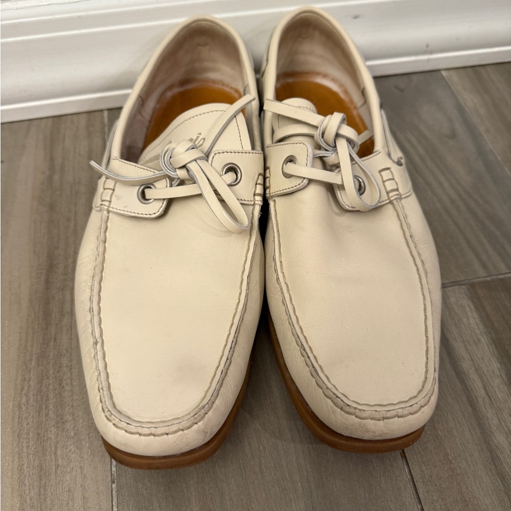 Gucci Cream Boat Shoes with Moccasin Stitching
